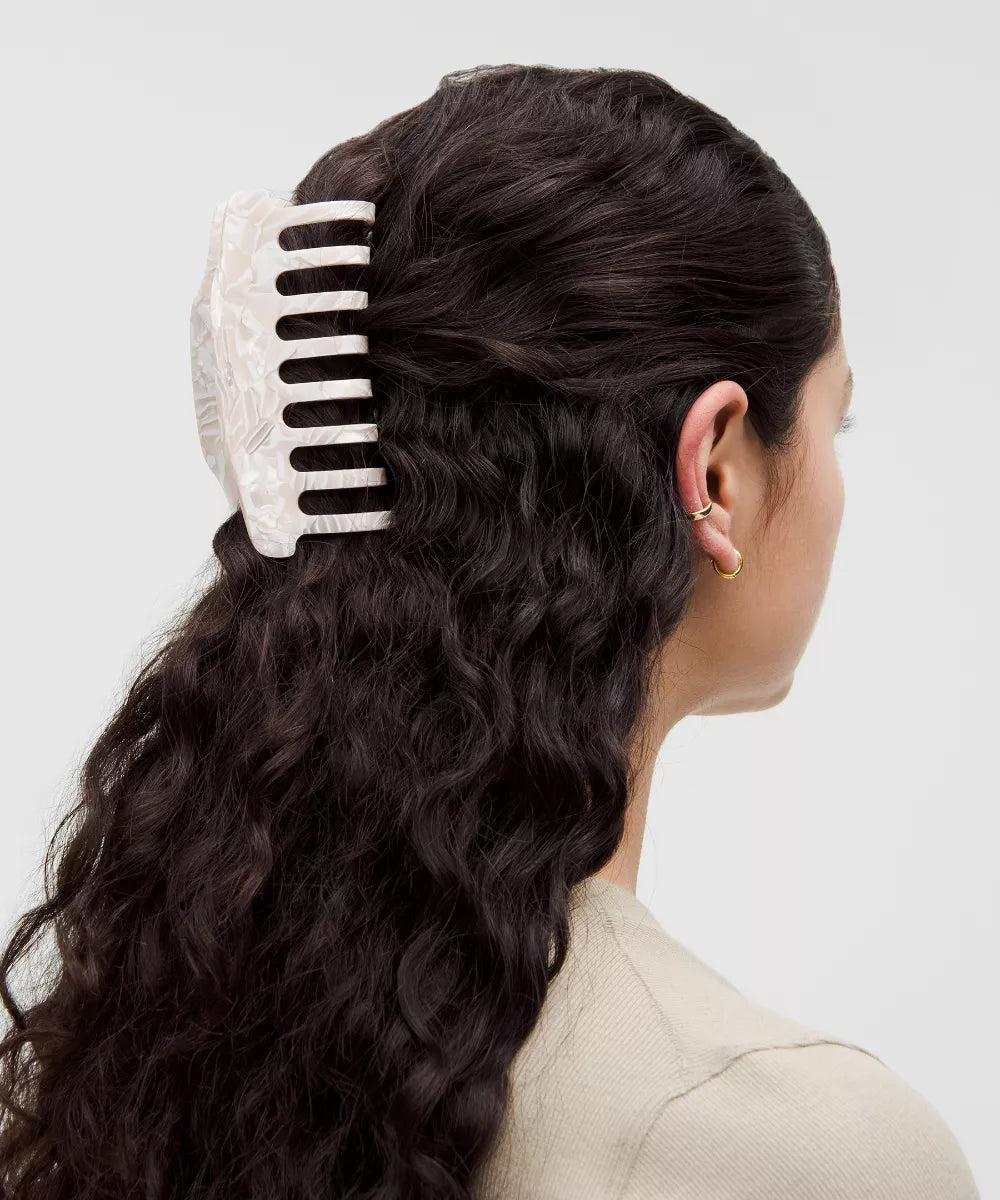 Pince à cheveux géante